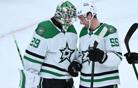 Oettinger has 3rd shutout of season, Hyry scores twice in Stars' 4-0 win over Blackhawks